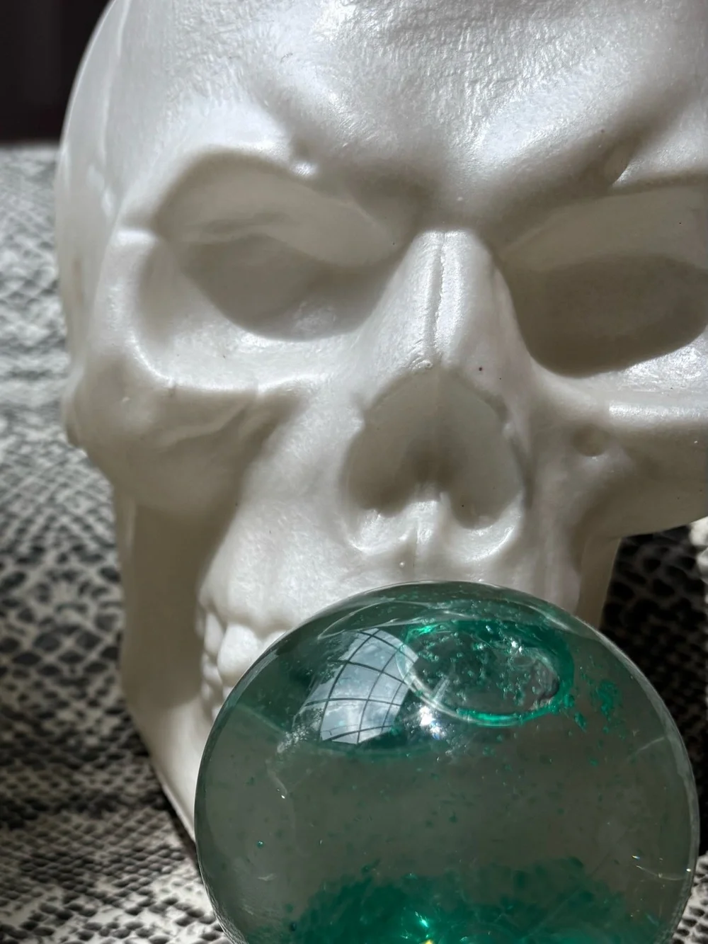1 - Skull Blowing Blue Glitter Bubble , NEW, Halloween collectible decor